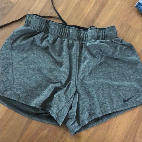 Nike shorts - Picture 1 of 3